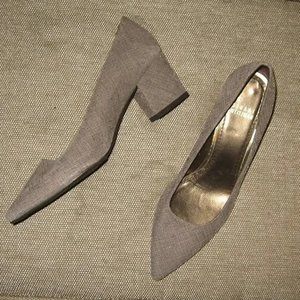 ❤️STUART WEITZMAN GRAY CHUNKY HEEL AND POINTY TOE SHOES SZ 6